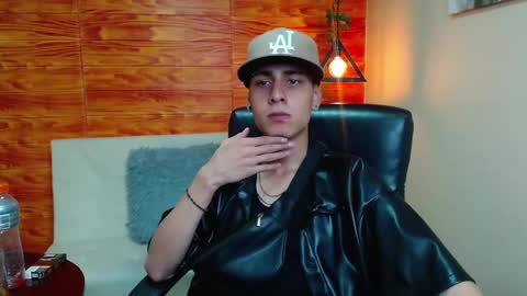 Snapshot of bastiaan_28 chatting on December 24, 2024, 2:32 am Bastian online show from December 24, 2024, 2:32 am