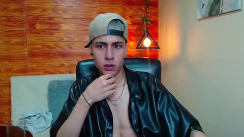 Snapshot of bastiaan_28 chatting on December 25, 2024, 2:57 am Bastian online show from December 25, 2024, 2:57 am