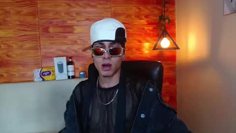 Snapshot of bastiaan_28 chatting on February 14, 2025, 2:28 am Bastian online show from February 14, 2025, 2:28 am