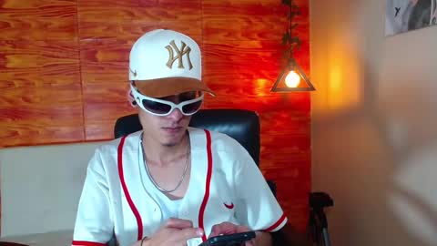 Snapshot of bastiaan_28 chatting on February 20, 2025, 2:40 am Bastian online show from February 20, 2025, 2:40 am