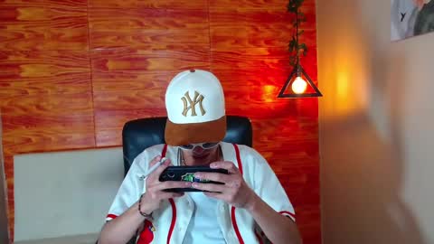 Snapshot of bastiaan_28 chatting on February 20, 2025, 5:44 am Bastian online show from February 20, 2025, 5:44 am