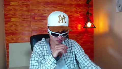 Snapshot of bastiaan_28 chatting on February 21, 2025, 6:18 am Bastian online show from February 21, 2025, 6:18 am