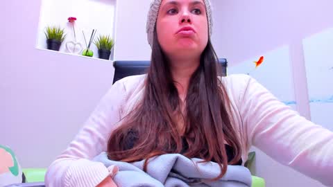 battymoll online show from December 16, 2024, 6:49 pm