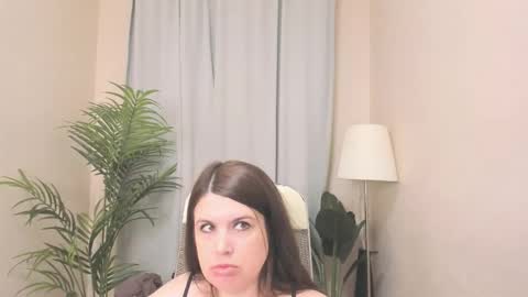 battymoll online show from March 14, 2026, 10:42 am