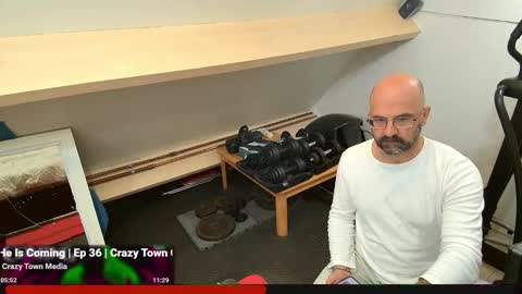 Snapshot of bazzz_8 chatting on October 5, 2025, 5:00 pm bazzz_8 online show from October 5, 2025, 5:00 pm