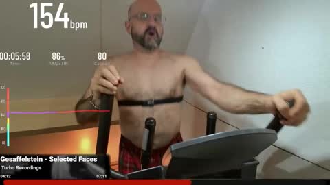 Snapshot of bazzz_8 chatting on October 20, 2025, 5:24 pm bazzz_8 online show from October 20, 2025, 5:24 pm