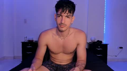 Valentino online show from December 10, 2024, 9:11 pm