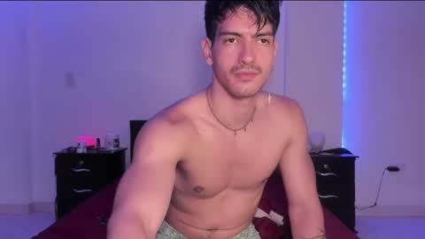 Valentino online show from February 19, 2025, 9:14 pm