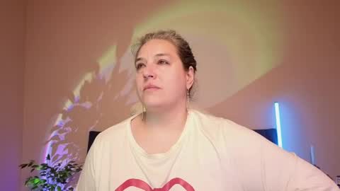 Love online show from April 3, 2026, 7:23 pm