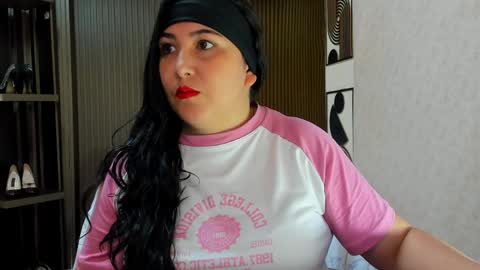 Snapshot of bbwluxurymuse chatting on May 5, 2026, 11:18 am bbwluxurymuse online show from May 5, 2026, 11:18 am