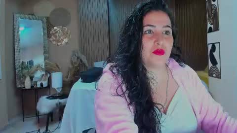 Snapshot of bbwluxurymuse chatting on June 10, 2026, 12:04 pm bbwluxurymuse online show from June 10, 2026, 12:04 pm