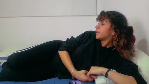 Sara  Juan online show from December 18, 2024, 2:32 am