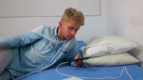 Sara  Juan online show from December 28, 2024, 10:55 pm