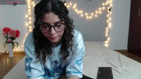 Sara  Juan online show from June 5, 2026, 6:52 am