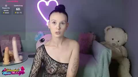 Snapshot of bea_doll chatting on June 29, 2026, 2:18 am Bea online show from June 29, 2026, 2:18 am