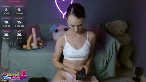 Snapshot of bea_doll chatting on July 18, 2026, 2:05 am Bea online show from July 18, 2026, 2:05 am