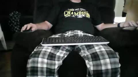 Snapshot of beachguy38 chatting on April 25, 2026, 1:36 pm beachguy38 online show from April 25, 2026, 1:36 pm