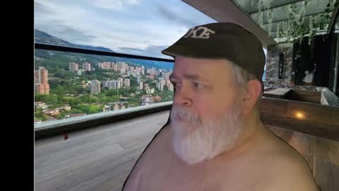 Snapshot of bear4muscle chatting on December 8, 2024, 5:18 am Dookie online show from December 8, 2024, 5:18 am