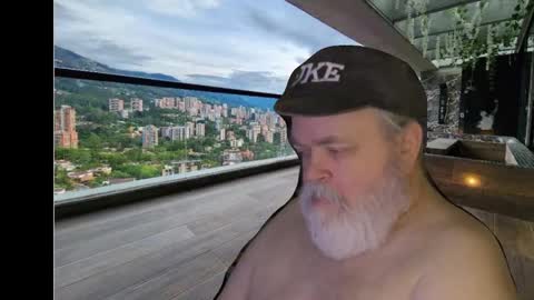 Snapshot of bear4muscle chatting on December 11, 2024, 11:10 pm Dookie online show from December 11, 2024, 11:10 pm