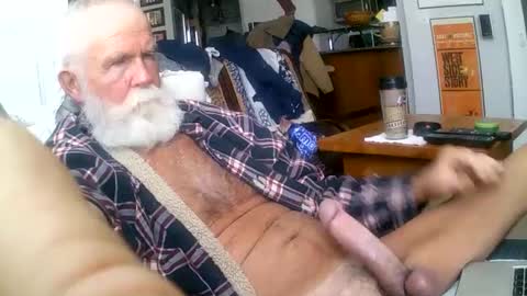 Snapshot of beardbushy chatting on February 17, 2025, 4:15 pm beardbushy online show from February 17, 2025, 4:15 pm