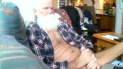 Snapshot of beardbushy chatting on November 18, 2025, 4:55 pm beardbushy online show from November 18, 2025, 4:55 pm