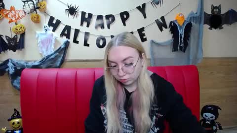 BeatriceFlyy online show from October 28, 2025, 1:25 pm