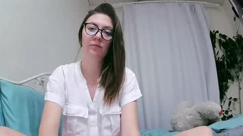 BeatriceTender online show from December 8, 2024, 9:30 pm