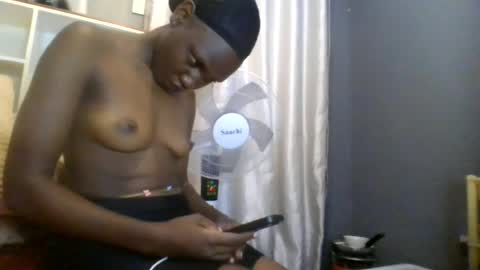 Snapshot of beautie699392 chatting on June 20, 2026, 10:45 pm Lil stunner online show from June 20, 2026, 10:45 pm