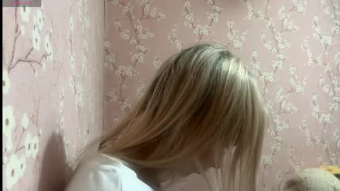 Mia online show from April 2, 2026, 5:54 pm