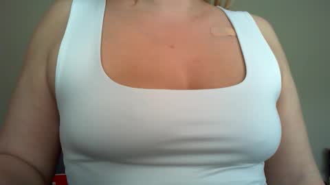 Snapshot of beauty_annyta chatting on March 6, 2026, 9:50 am beauty_annyta online show from March 6, 2026, 9:50 am