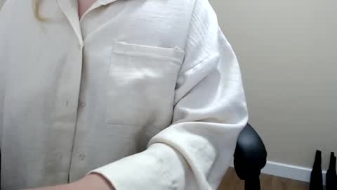 Snapshot of beauty_annyta chatting on April 6, 2026, 7:31 am beauty_annyta online show from April 6, 2026, 7:31 am