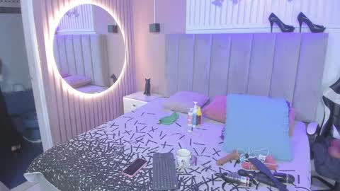 Snapshot of beauty_milf4 chatting on June 4, 2026, 3:12 am Chantall online show from June 4, 2026, 3:12 am