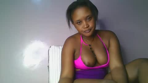 Snapshot of beauty_nana123 chatting on March 29, 2026, 12:43 am beauty_nana123 online show from March 29, 2026, 12:43 am