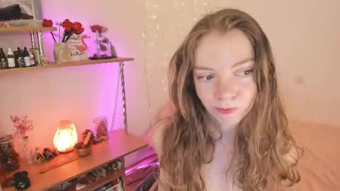 Snapshot of beautyeliise chatting on June 15, 2026, 7:43 am Eliise online show from June 15, 2026, 7:43 am