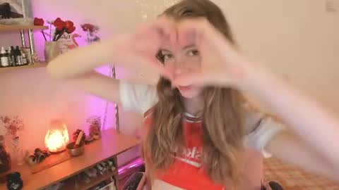 Snapshot of beautyeliise chatting on June 22, 2026, 8:11 am Eliise online show from June 22, 2026, 8:11 am
