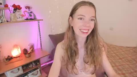Snapshot of beautyeliise chatting on July 27, 2026, 8:10 am Eliise online show from July 27, 2026, 8:10 am
