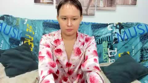 Snapshot of bebe_molly chatting on August 1, 2026, 8:24 am bebe_molly online show from August 1, 2026, 8:24 am