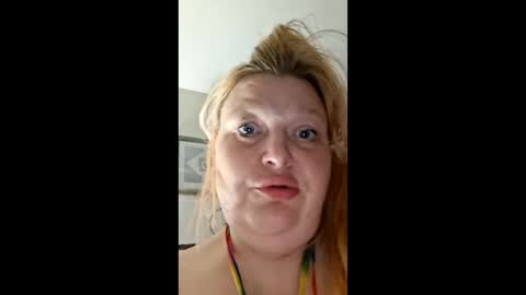 Snapshot of beccadream420 chatting on May 27, 2026, 10:23 am beccadream420 online show from May 27, 2026, 10:23 am
