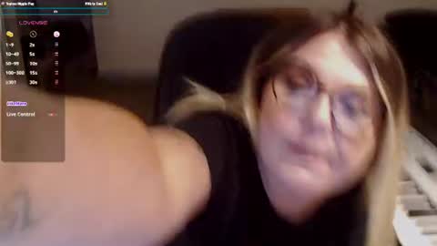 Snapshot of beccalubov chatting on June 21, 2026, 3:20 am Becca Lubov online show from June 21, 2026, 3:20 am