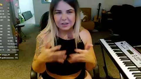 Snapshot of beccalubov chatting on July 27, 2026, 4:58 pm Becca Lubov online show from July 27, 2026, 4:58 pm