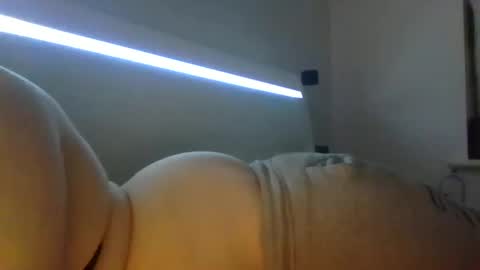 Snapshot of beeinmedeep chatting on February 18, 2025, 9:32 am beeinmedeep online show from February 18, 2025, 9:32 am