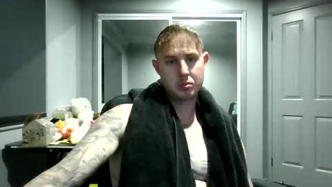 Snapshot of beelzebubxo chatting on October 29, 2025, 10:28 am beelzebubxo online show from October 29, 2025, 10:28 am