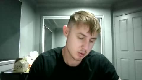 Snapshot of beelzebubxo chatting on November 12, 2025, 1:39 am beelzebubxo online show from November 12, 2025, 1:39 am