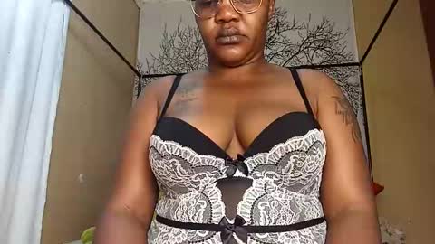 beencee2 online show from January 14, 2025, 2:19 am