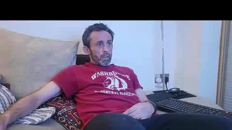 begbestuk online show from October 20, 2025, 3:40 am