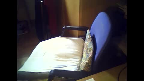 bekklove1 online show from February 12, 2025, 1:37 pm