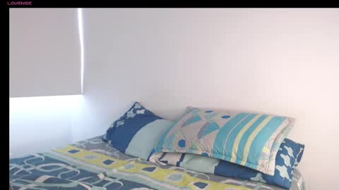 hadid online show from September 29, 2025, 6:24 pm