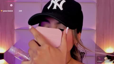 Bella cam online show from October 29, 2025, 8:43 pm