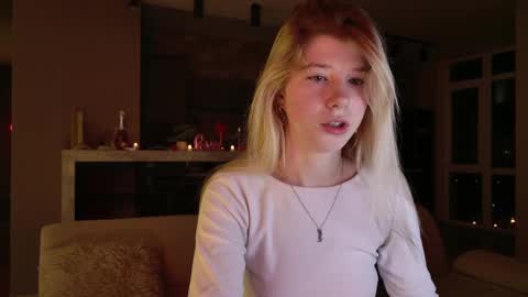 Snapshot of bella_amoury chatting on February 25, 2025, 3:09 am Bella online show from February 25, 2025, 3:09 am