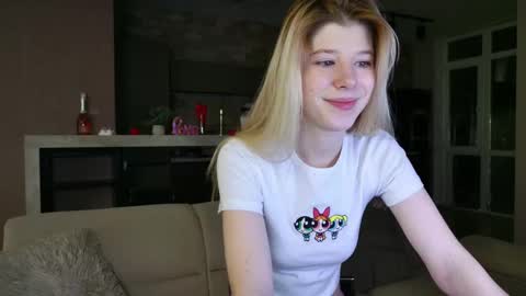 Snapshot of bella_amoury chatting on March 1, 2025, 8:31 pm Bella online show from March 1, 2025, 8:31 pm